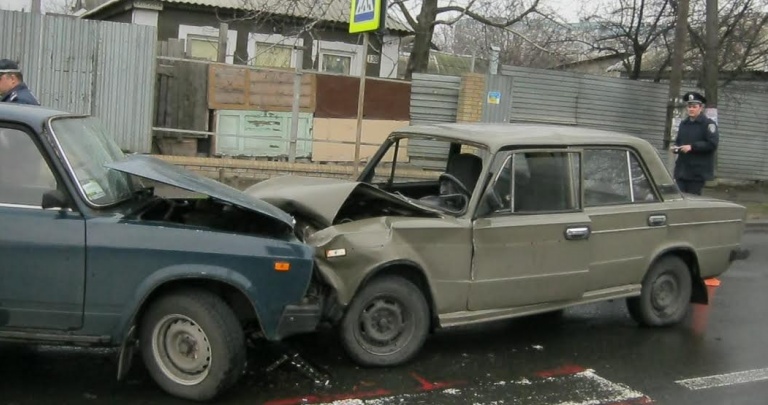 ДТП в Ленинском районе Донецка: столкнулись два ВАЗа