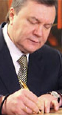 Янукович одобрил закон о выборах в Раду