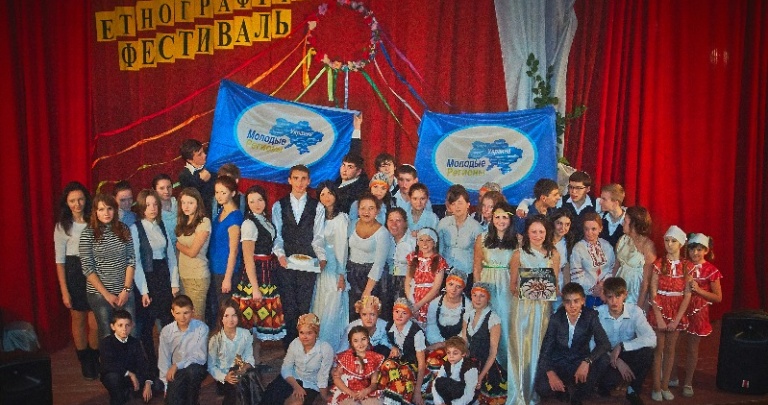 «Молодые регионы» Донецка провели этнографический конкурс сценических постановок