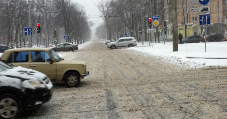 В Донецкой области дороги из-за снегопада не перекрывали, - ГАИ