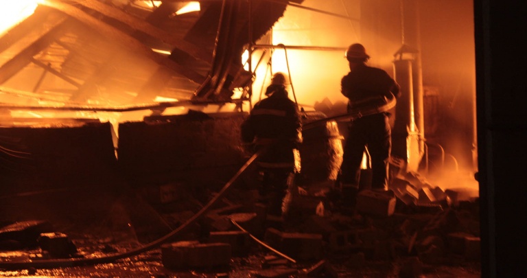 Пожар на табачной фабрике в Донецке (фоторепортаж)
