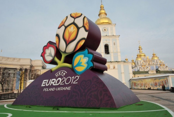 На Евро-2012 Украина попала в тяжелую группу