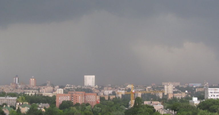 Донецк снова ждет стихия: на город идет буря
