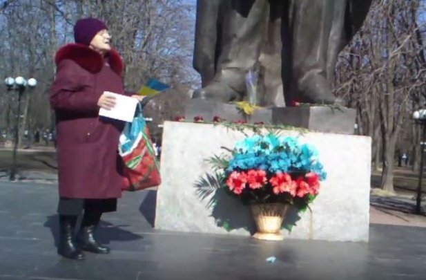 В Луганске в день рождения Шевченко пенсионерка зачитала его стих