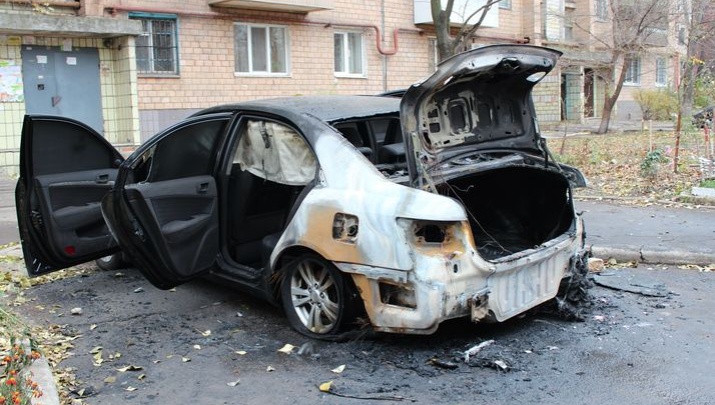 Сегодня ночью в Донецке поджигали машины