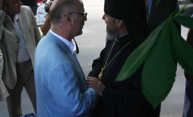 Посол и епископ