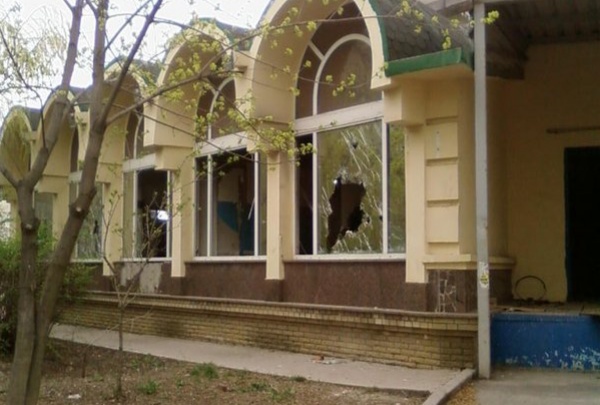 В оккупированном Донецке разрушается здание супермаркета