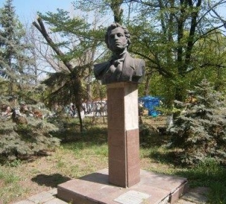 В оккупированном Луганске решили увековечить Екатерину II и перенести Пушкина