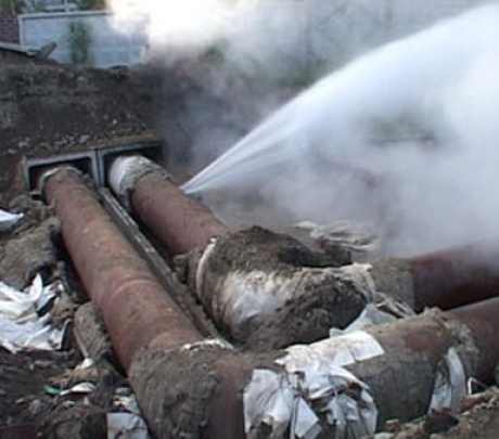 В Донецкой области водопроводы теряют воды в 1.5 раза больше, чем потребляет население