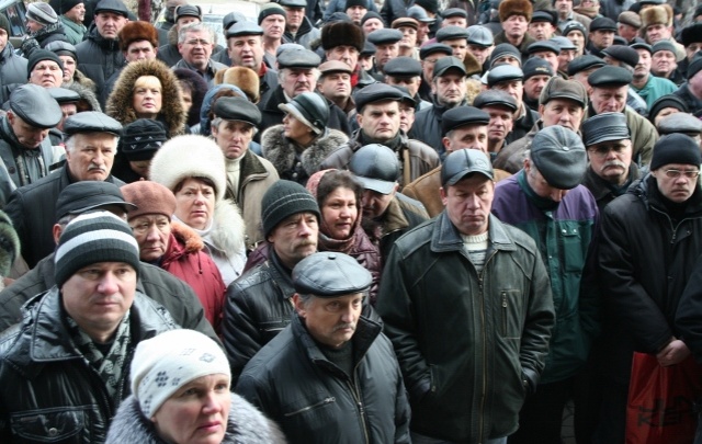 В Донецке снова митингуют сотни чернобыльцев (фоторепортаж)