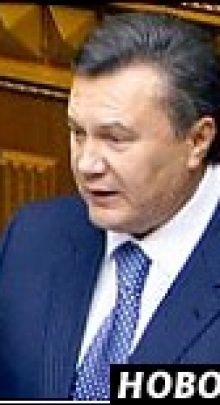 Янукович снова взялся за перо