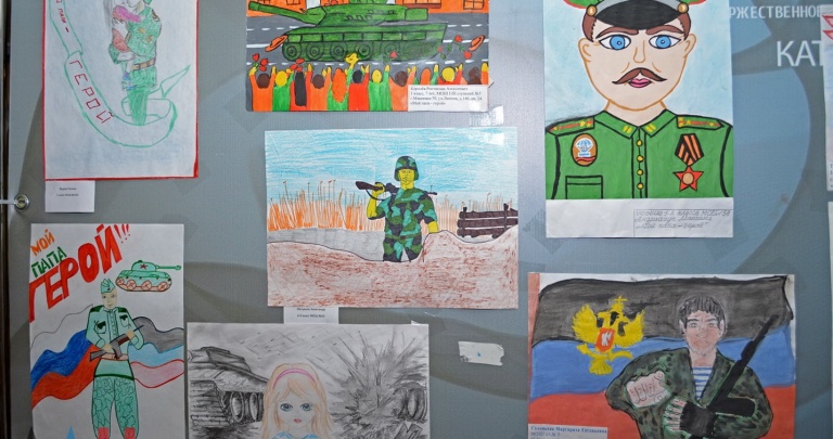Дети рисуют для «ДНР» разорванный флаг Украины и боевиков – «героев»