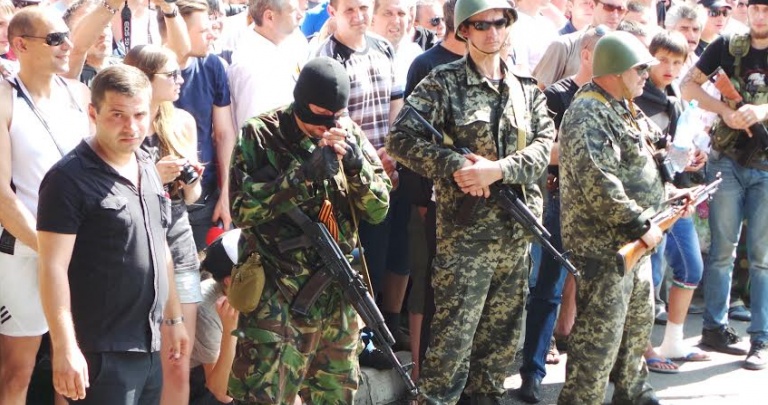 ДНРовцы, пикетирующие резиденцию Ахметова, хотели на экскурсию по 20-30 человек