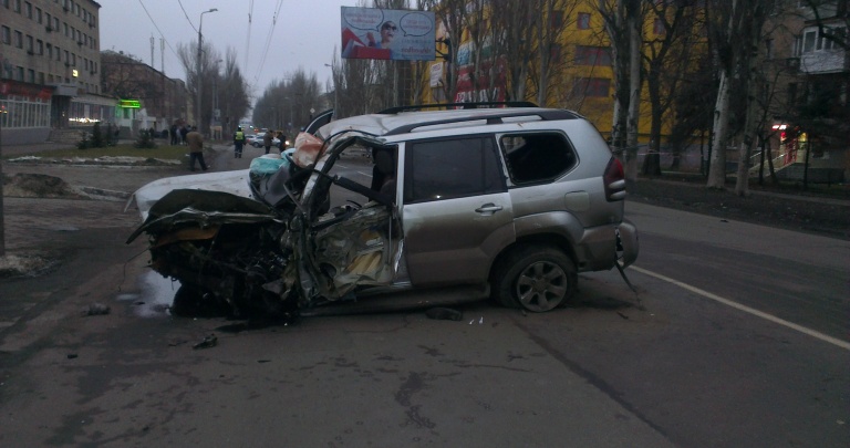 В Макеевке 19-летний водитель на джипе насмерть сбил человека