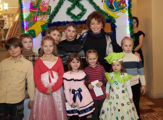 Татьяна Бахтеева поздравила маленьких донетчан с новогодними праздниками
