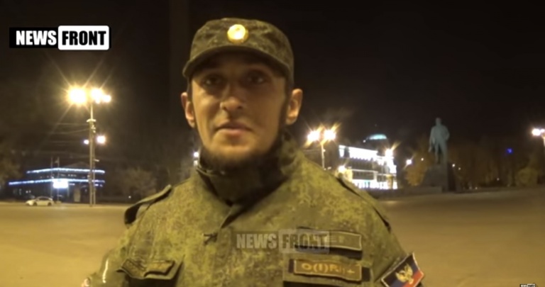 Боевик «ДНР» рассказал, как бомбит своих родственников (18+)