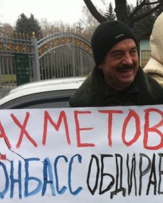 Мужчина, который ругался с Ринатом Ахметовым 31 декабря, выступил на Евромайдане - видео
